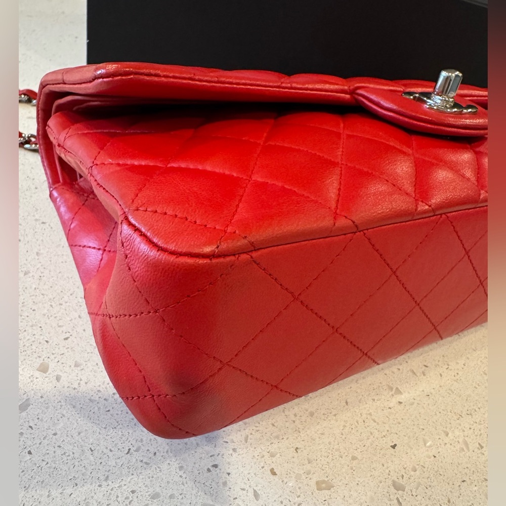 CHANEL Classic Medium Double Flap bag lambskin - Picture 7 of 12